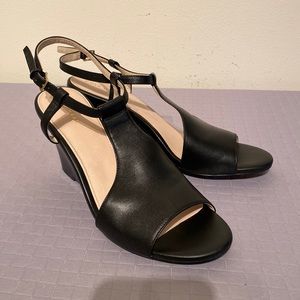 Cole Haan women’s black leather wedge sandals 8.5